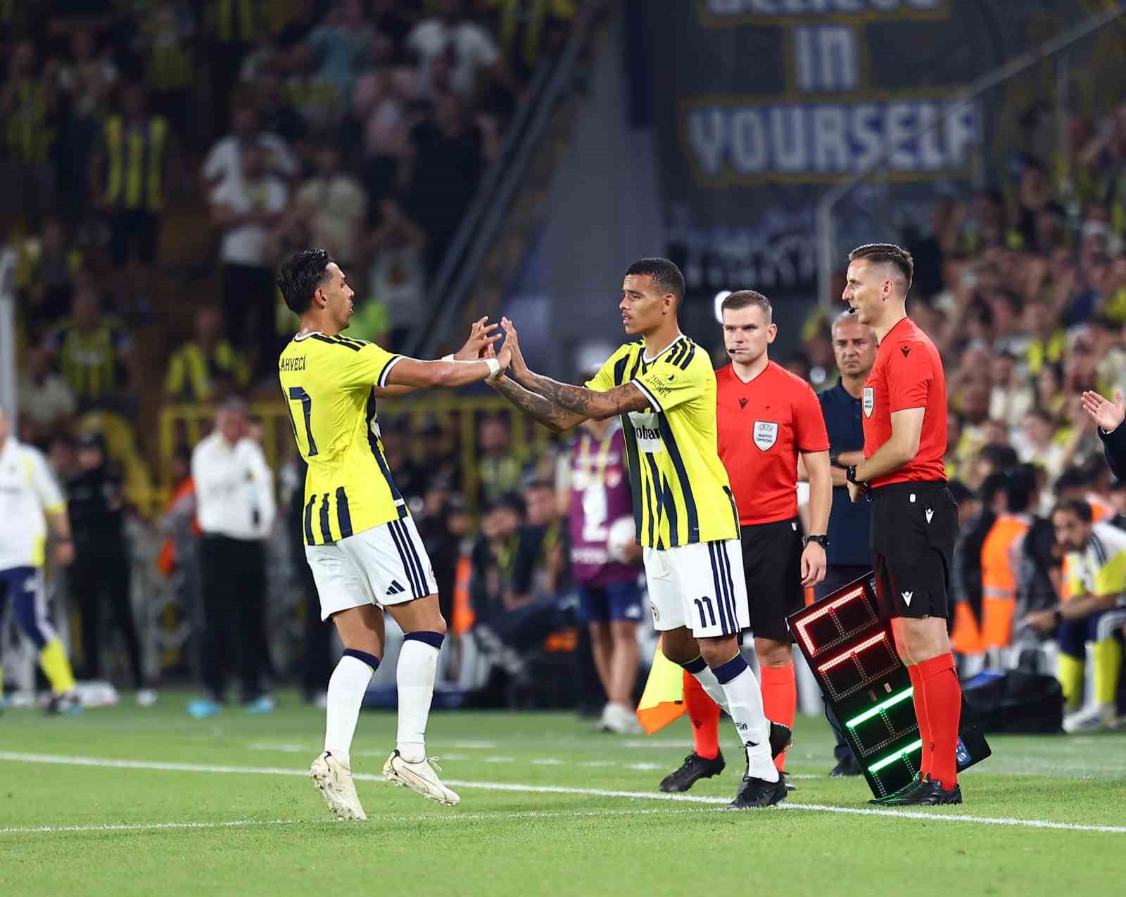 greenwood-ilk-kez-fenerbahce-formasi-giydi