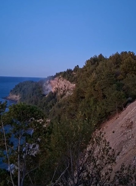 kastamonu-da-ormanlik-alana-dusen-yabanci-cismin-patlamasi-sonucu-yangin-cikti
