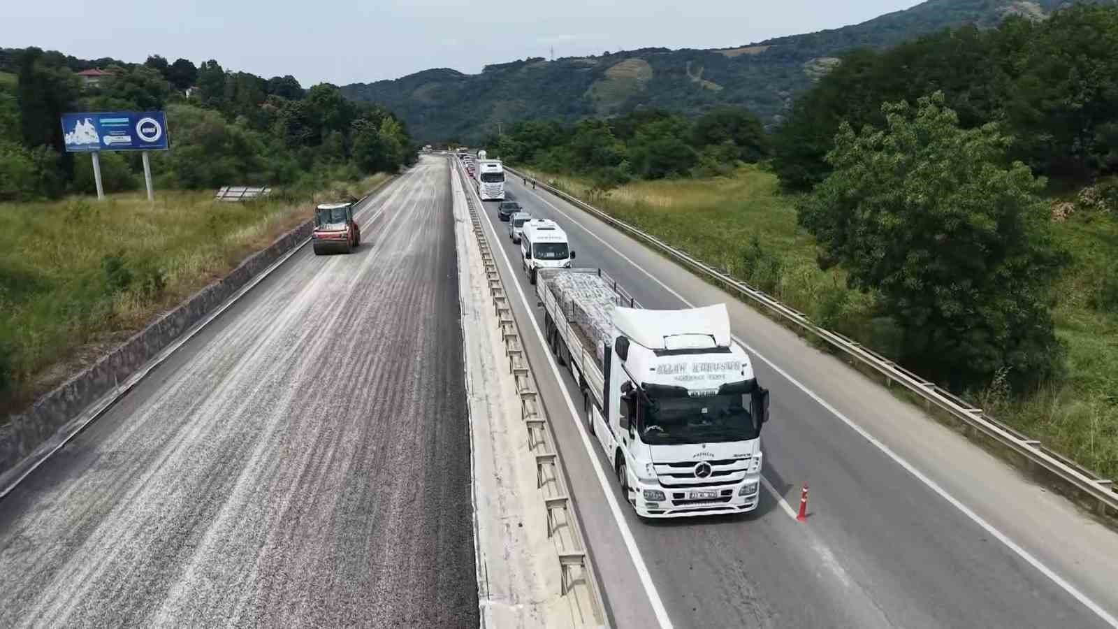 yalova-bursa-kara-yolunda-asfaltlama-calismasi-devam-ediyor