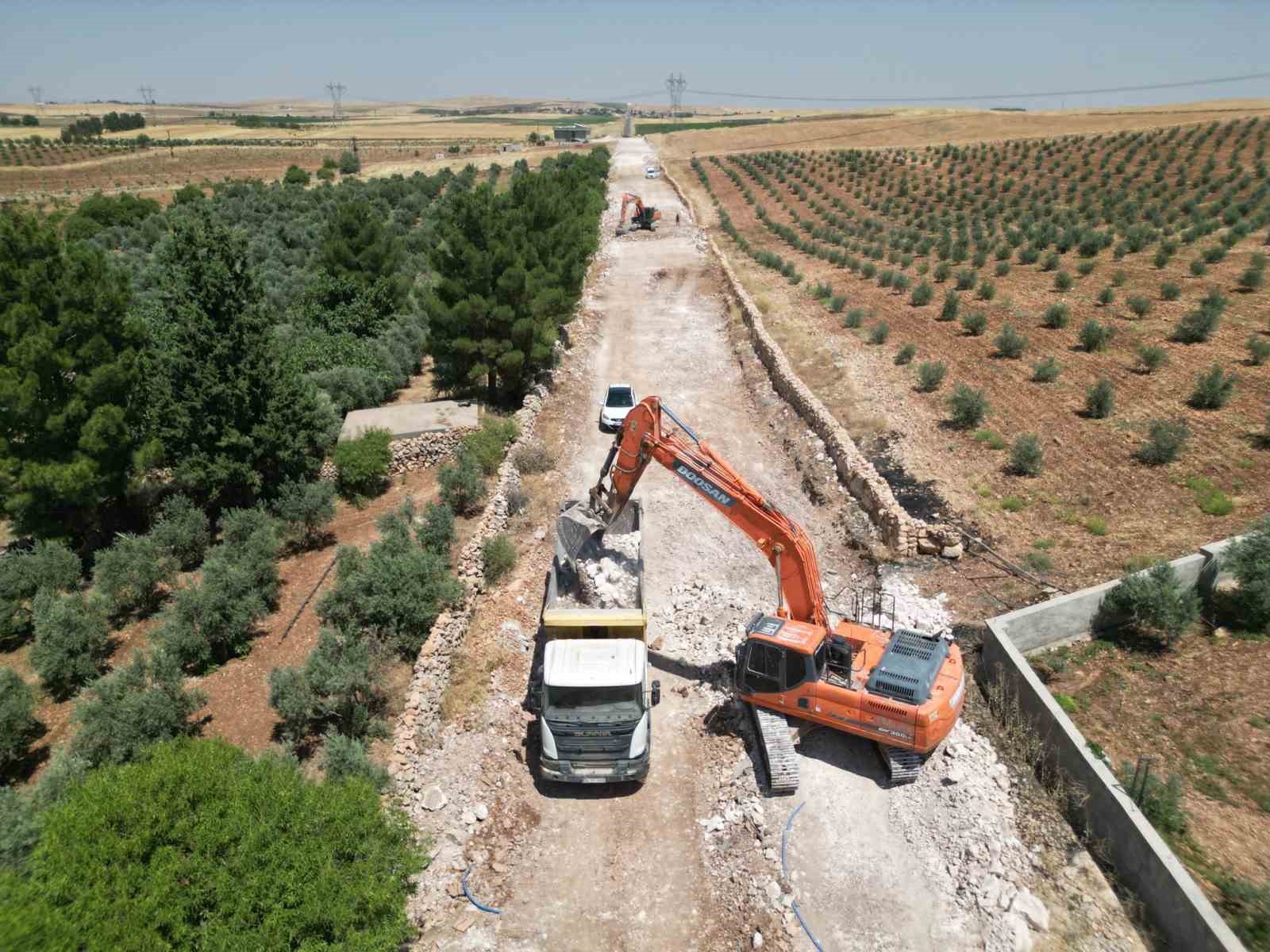 haliliye-ile-siverek-i-birbirine-baglayan-grup-yolu-sicak-asfalta-kavusuyor