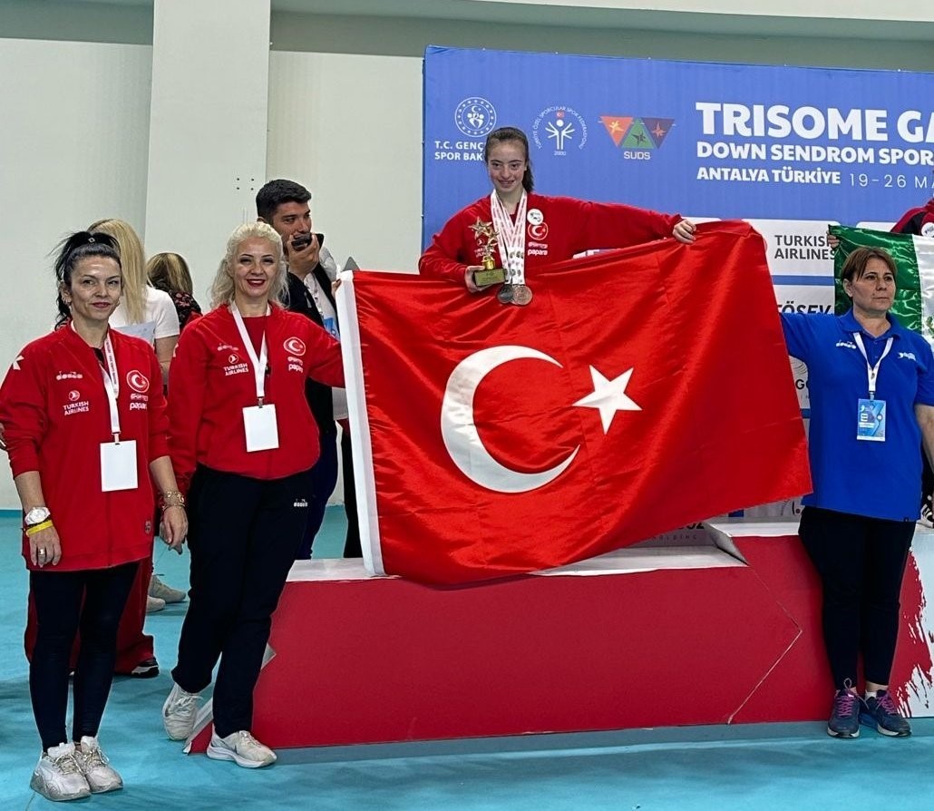 azmin-inancin-ve-basarinin-adi-sumeyye-uruk