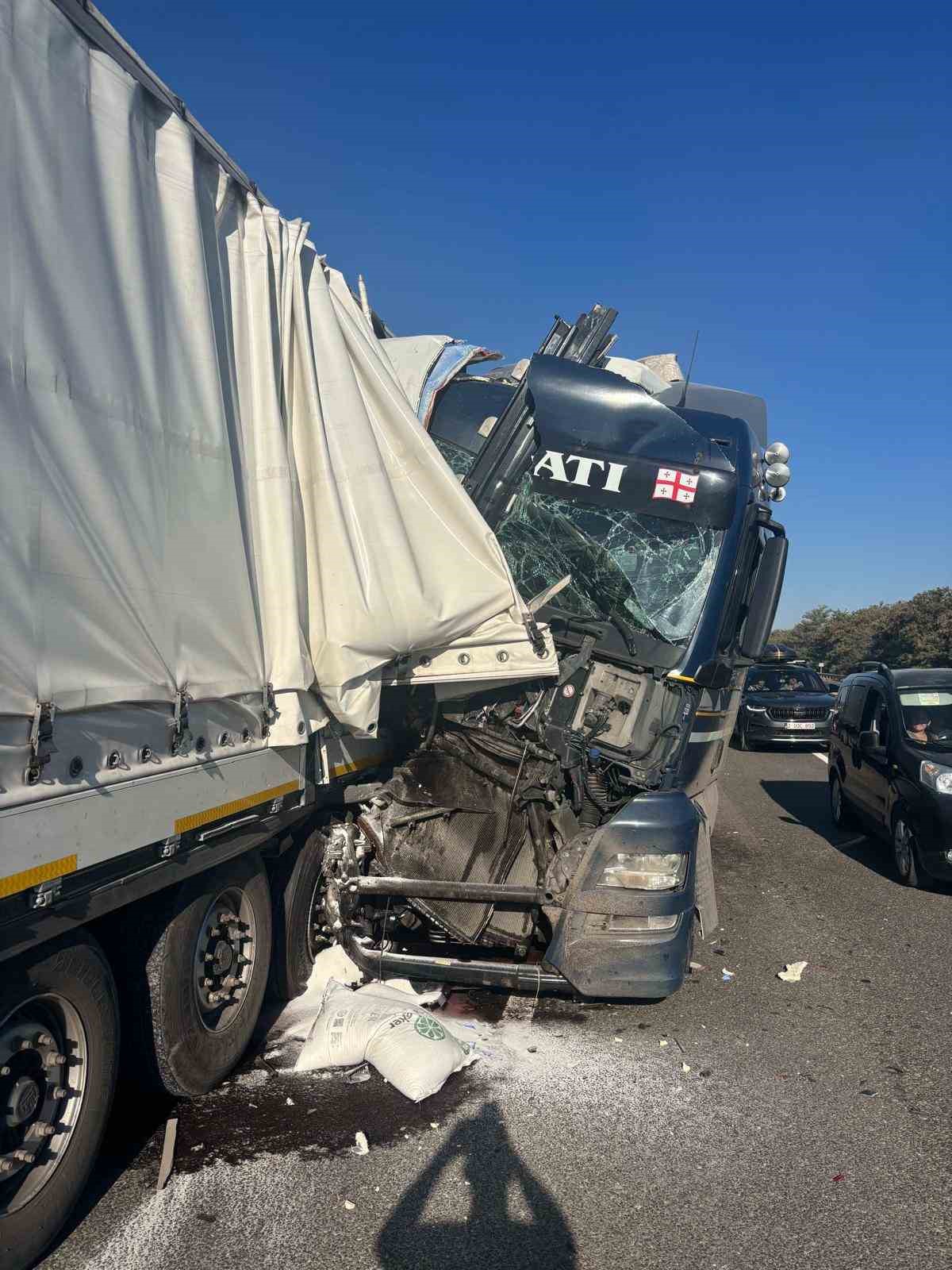 bilecik-te-zincirleme-trafik-kazasi-2-yarali