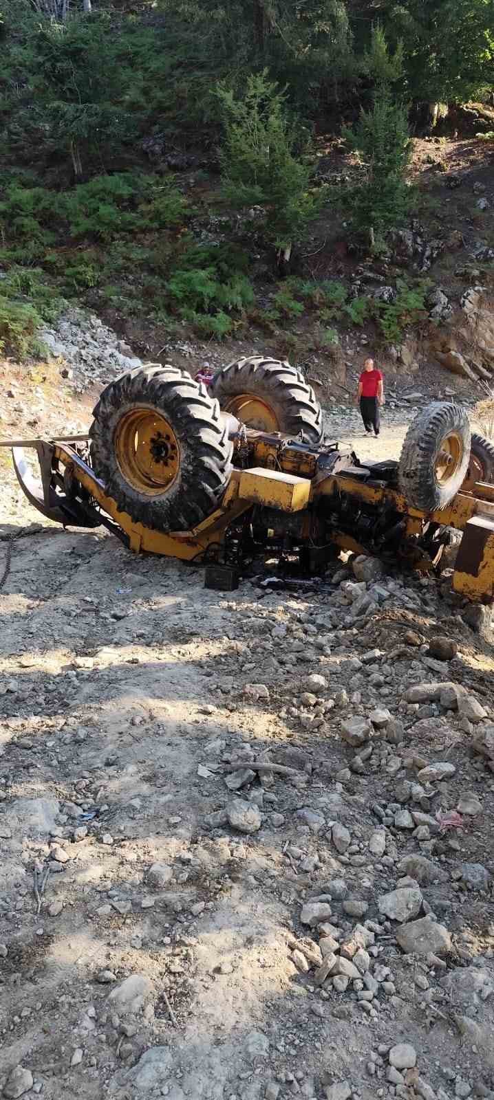 osmaniye-de-is-makinesi-devrildi-operator-yaralandi