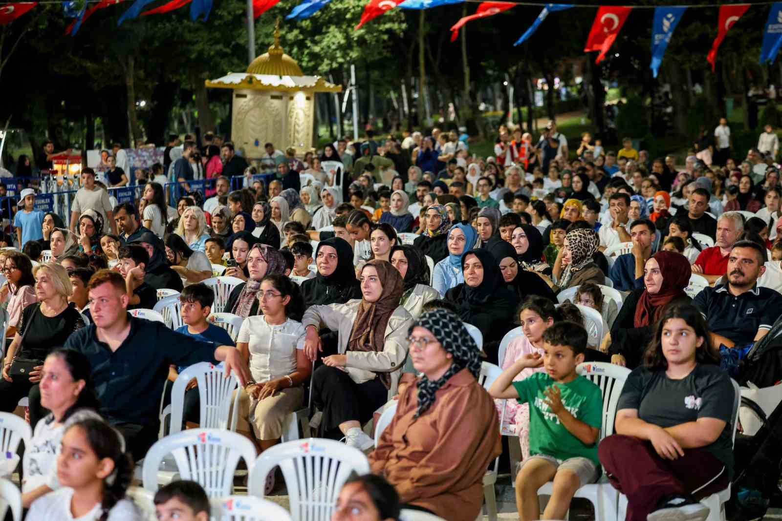 esenler-belediyesi-vatandaslari-yazlik-sinemada-bulusturuyor