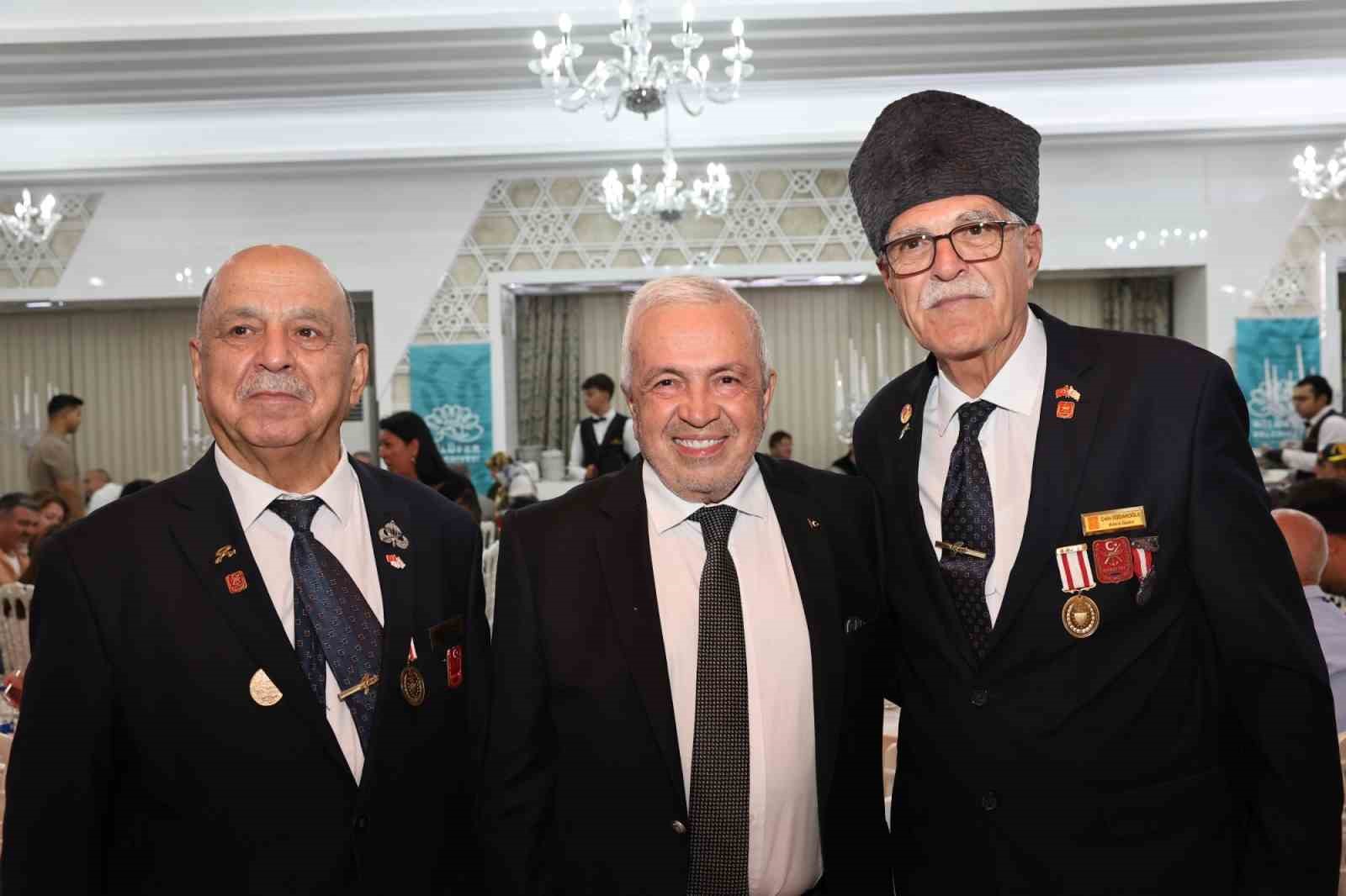 nilufer-belediyesi-nden-sehit-aileleri-ve-gaziler-onuruna-yemek