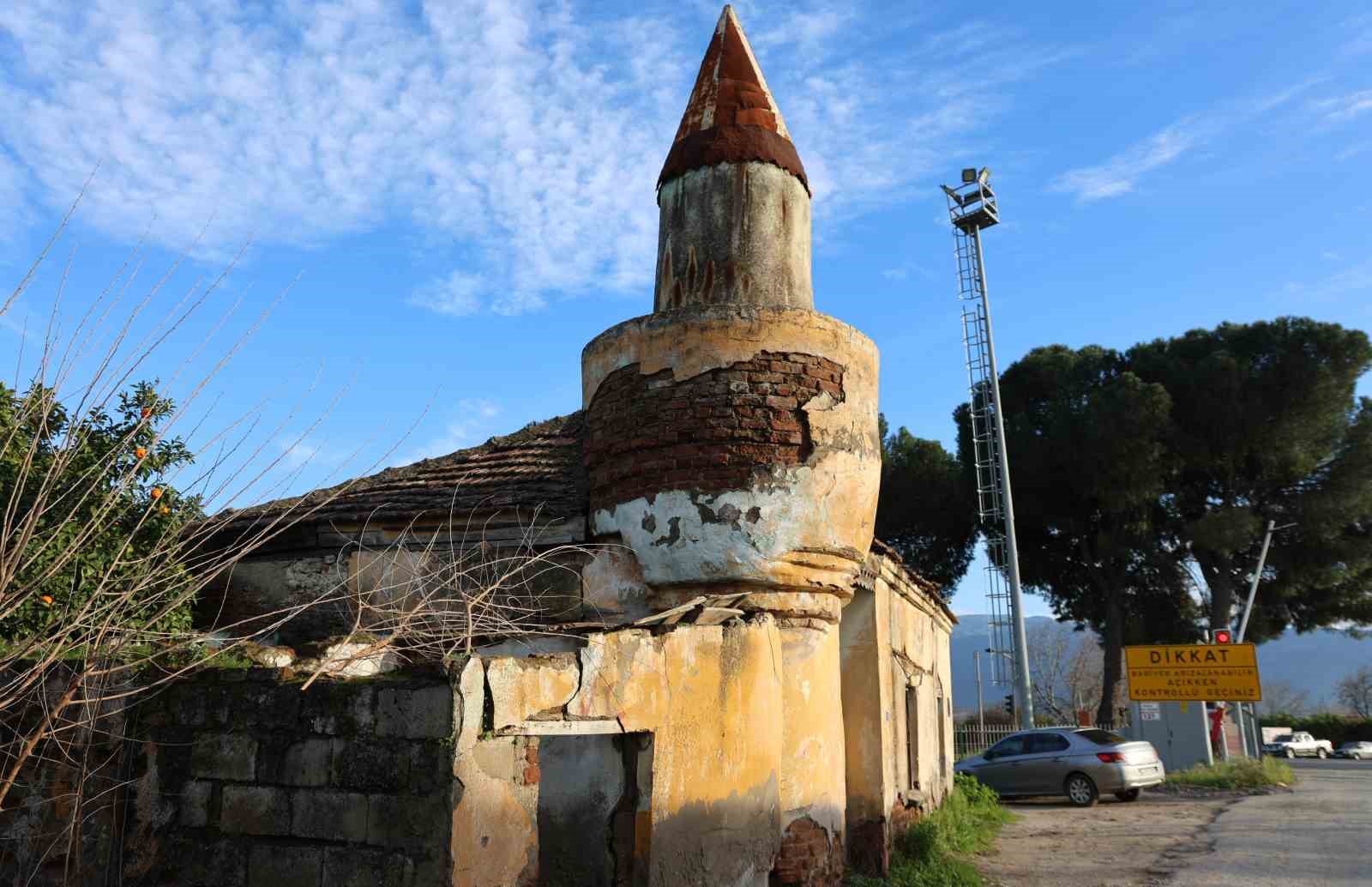 aydin-in-en-sirin-mescitlerinden-biriydi-yikilmaya-basladi