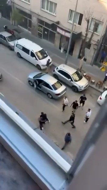 trafik-durdu-cadde-ringe-dondu-o-anlar-kamerada