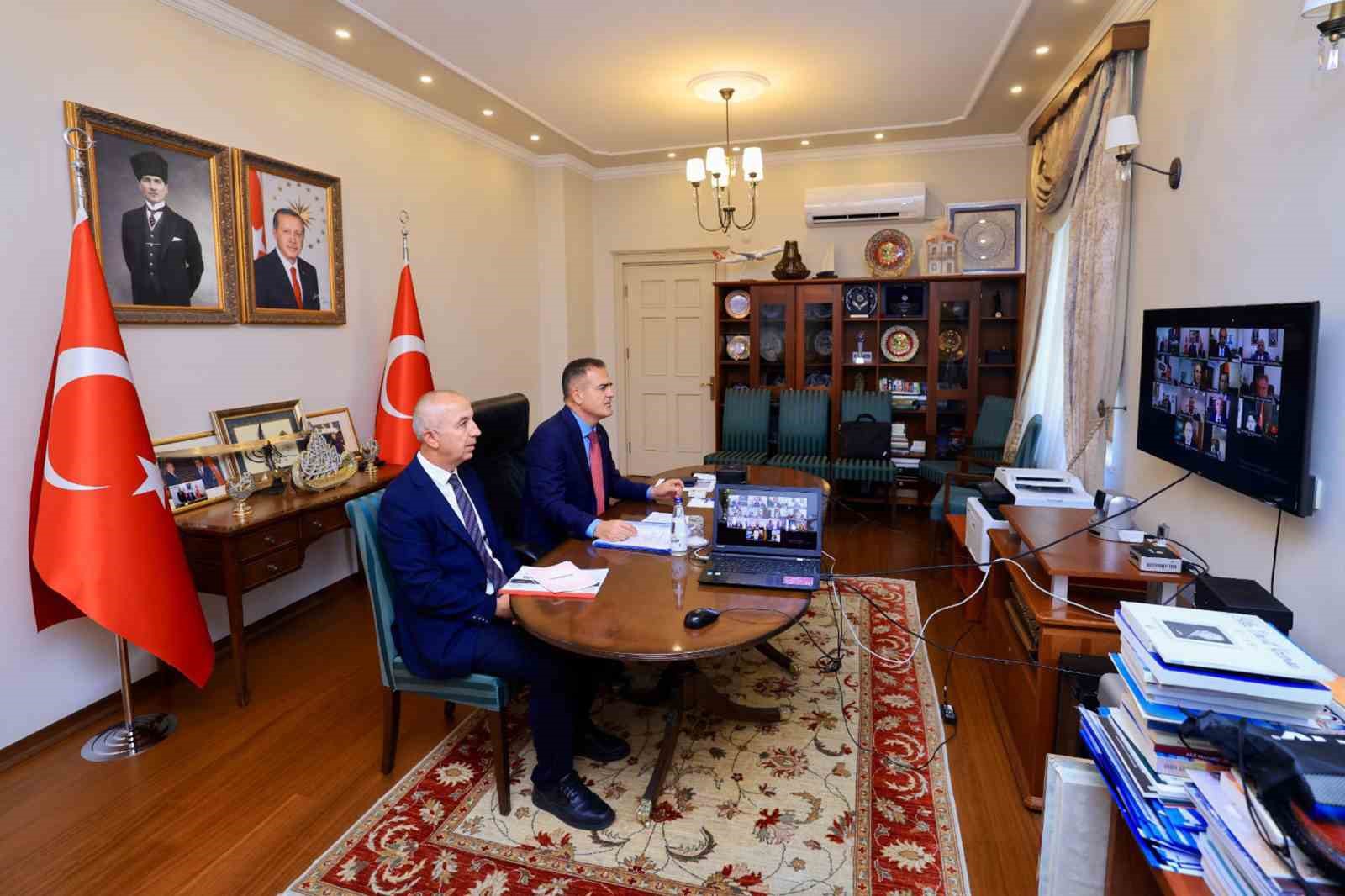 vali-akbiyik-ilce-kaymakamlari-ile-okul-guvenligi-toplantisi-yapti