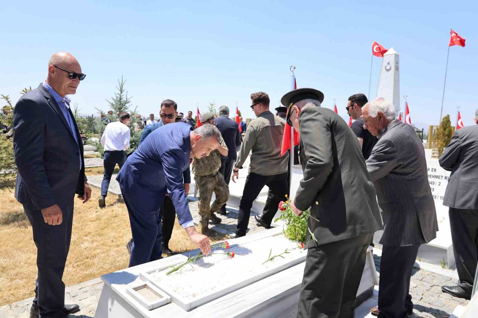 agri-da-15-temmuz-un-10-yilinda-sehitlik-ziyareti-ve-gazi-ailesine-anlamli-bulusma