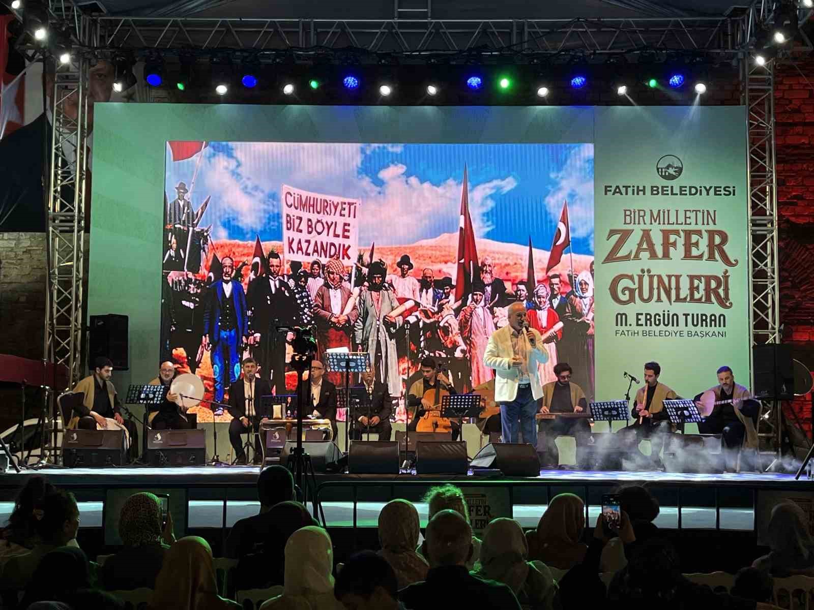 fatih-te-mevlid-kandili-programina-yogun-ilgi