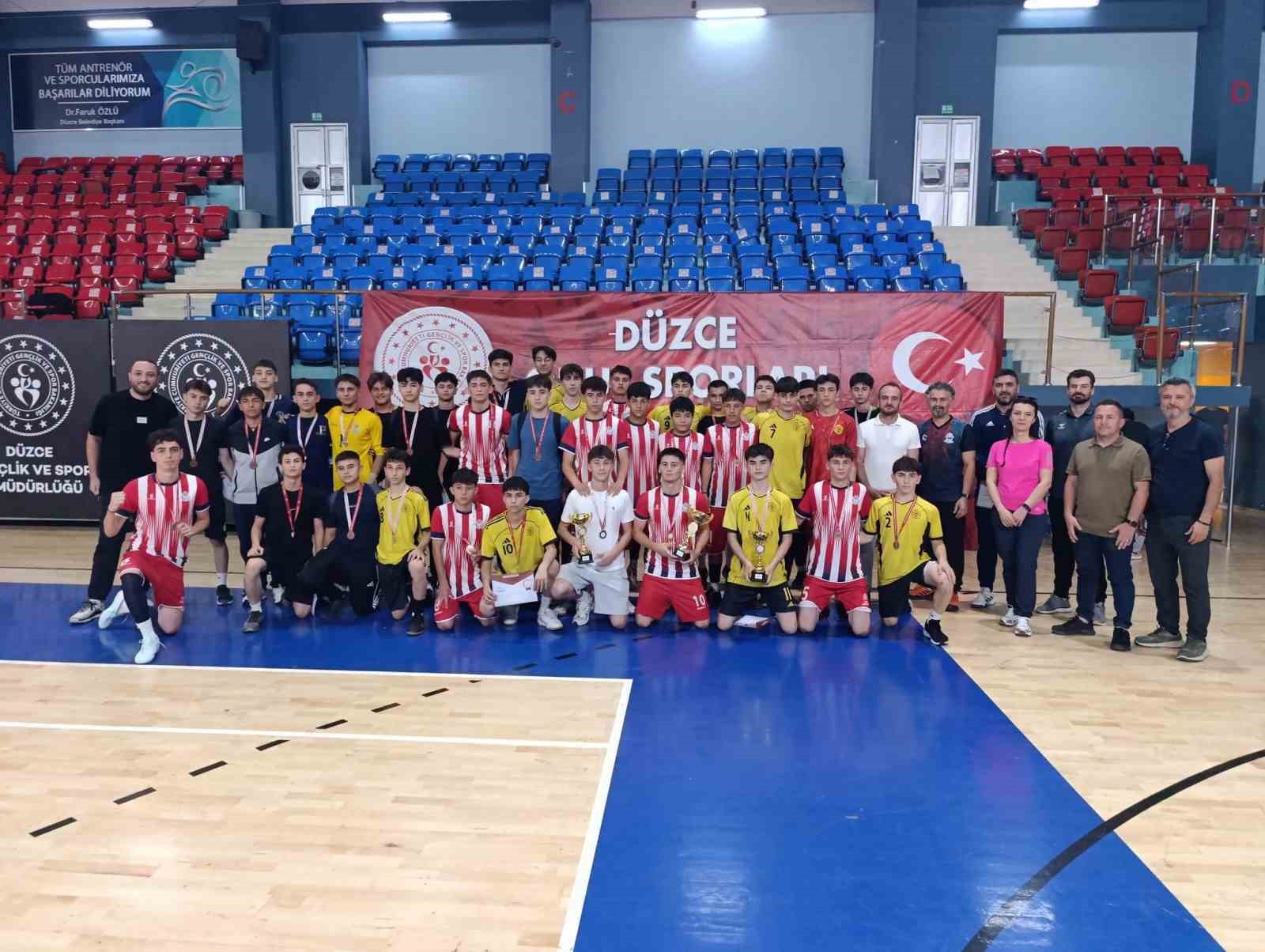 gencler-b-futsal-mahalli-musabakalari-sona-erdi
