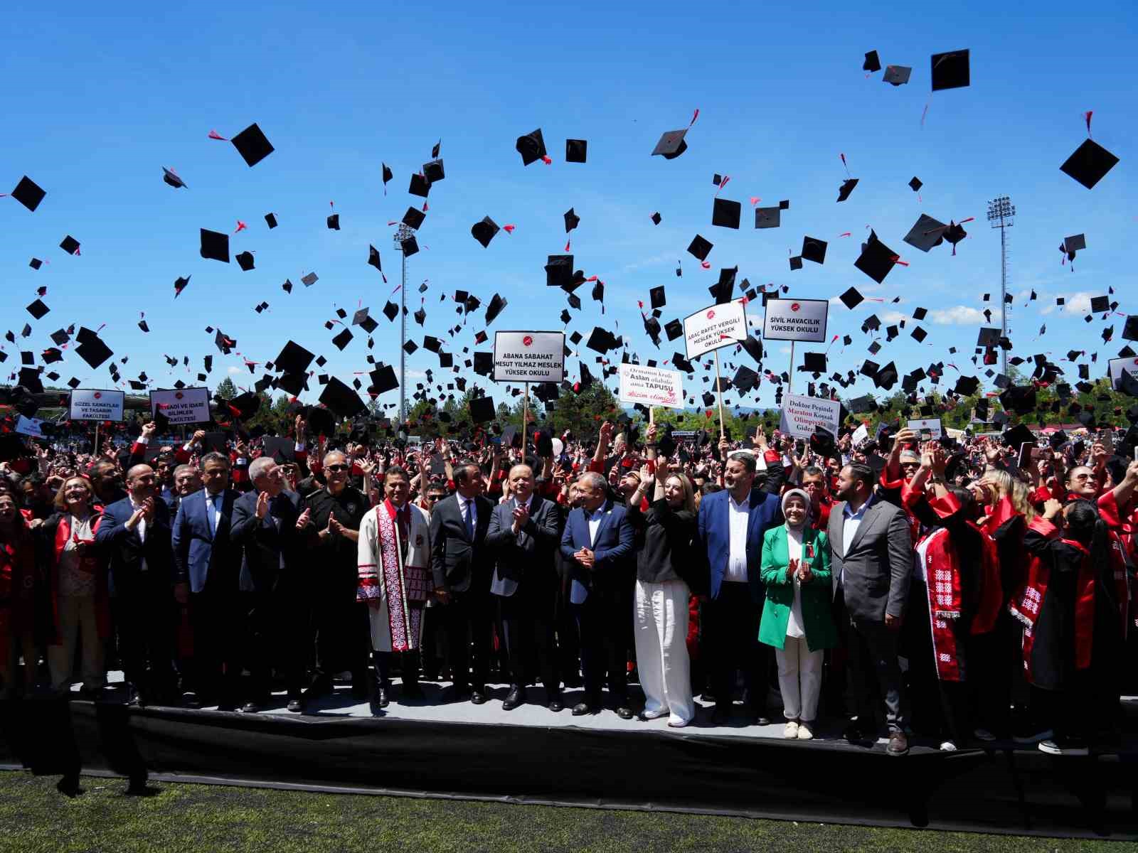 kastamonu-universitesi-nde-4-binden-fazla-ogrenci-mezuniyet-coskusu-yasadi