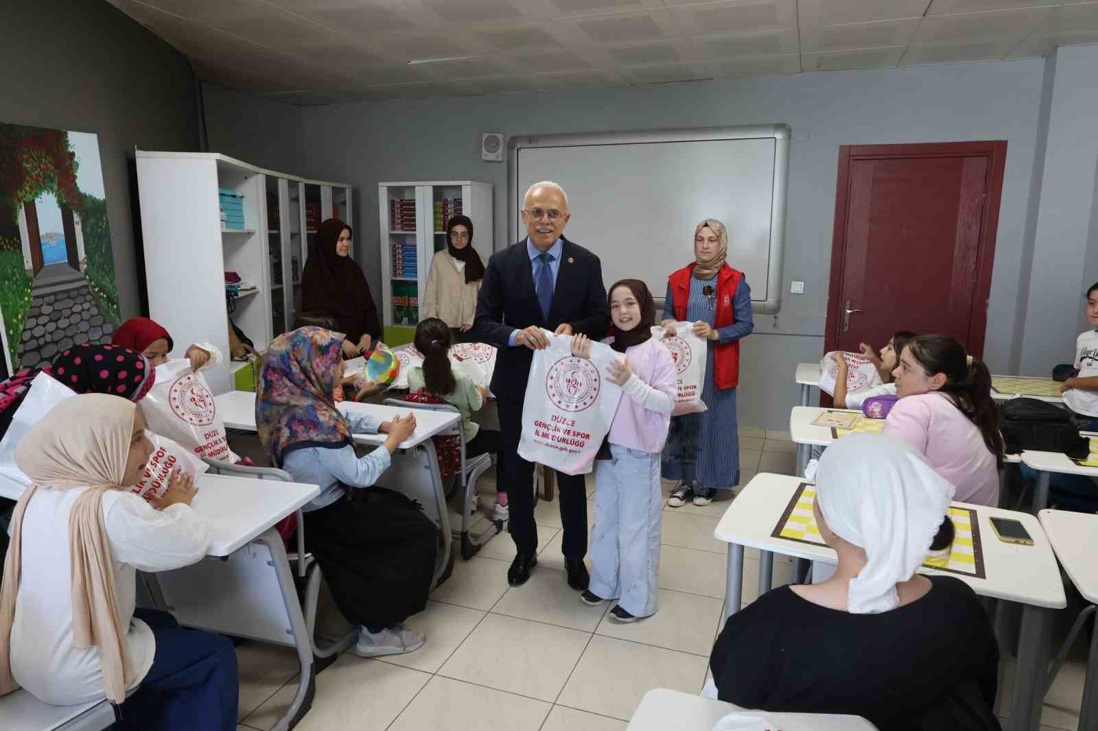 duzce-de-genclik-yaz-kulubu-nde-renkli-bulusma