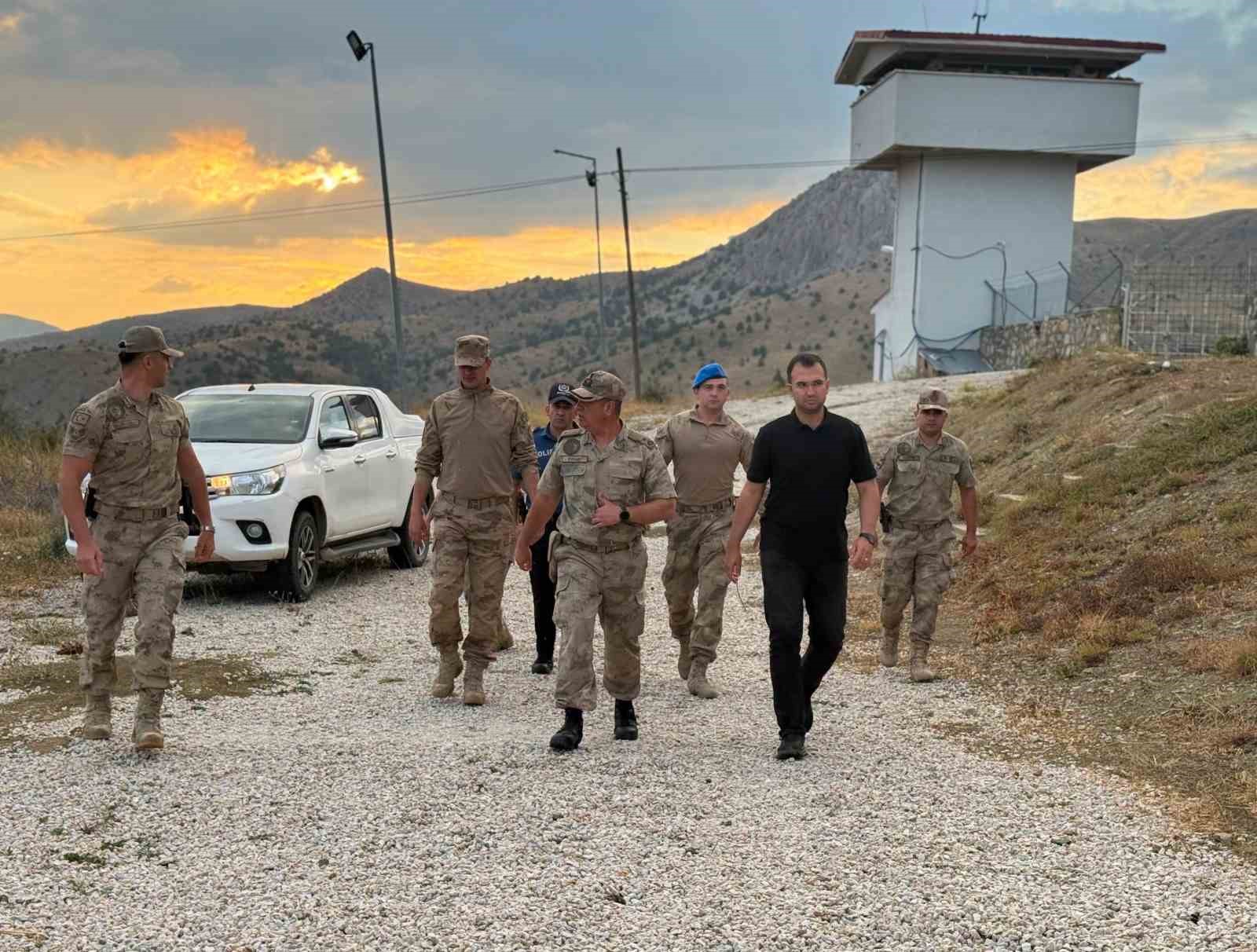 refahiye-kaymakami-taskiran-jandarmanin-calismalarini-yerinde-inceledi