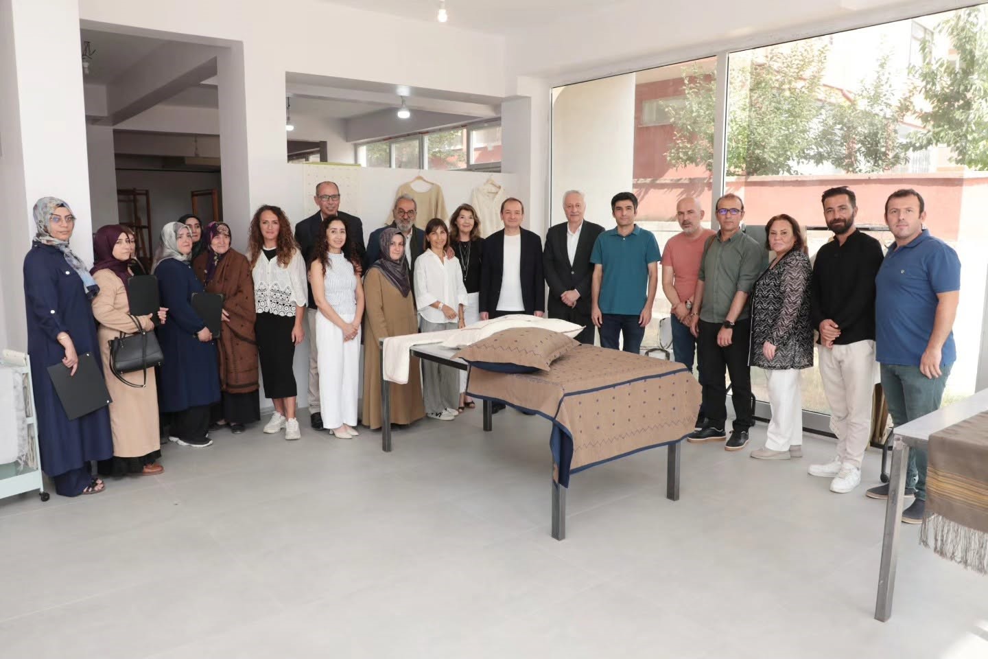 bayburt-ta-ehram-dokuma-egitimini-tamamlayan-20-kadin-sertifikalarini-aldi