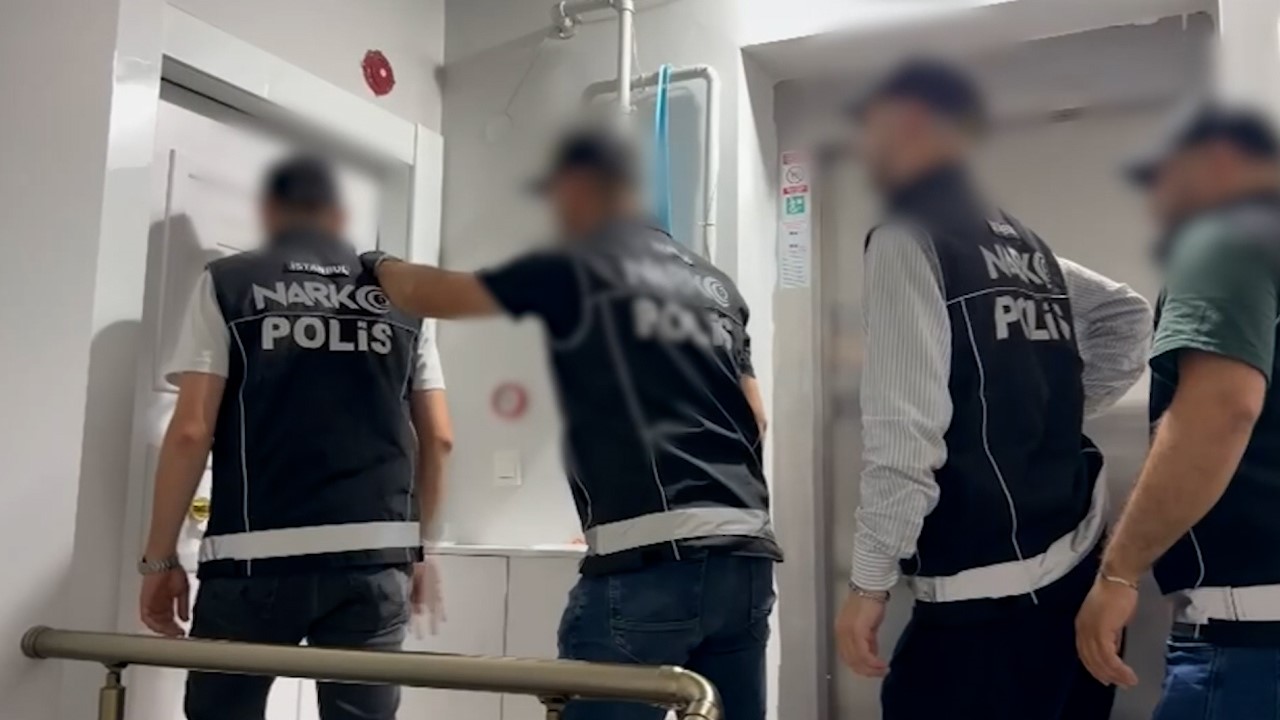 istanbul-da-3-ilcede-uyusturucu-operasyonu-45-skunk-kilogram-skunk-ele-gecirildi-4-gozalti