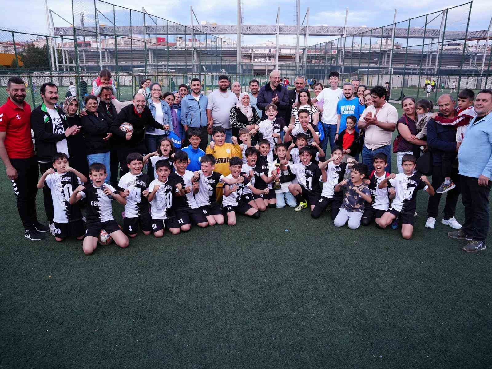 germencik-belediyespor-u11-takimi-namaglup-sampiyon-oldu