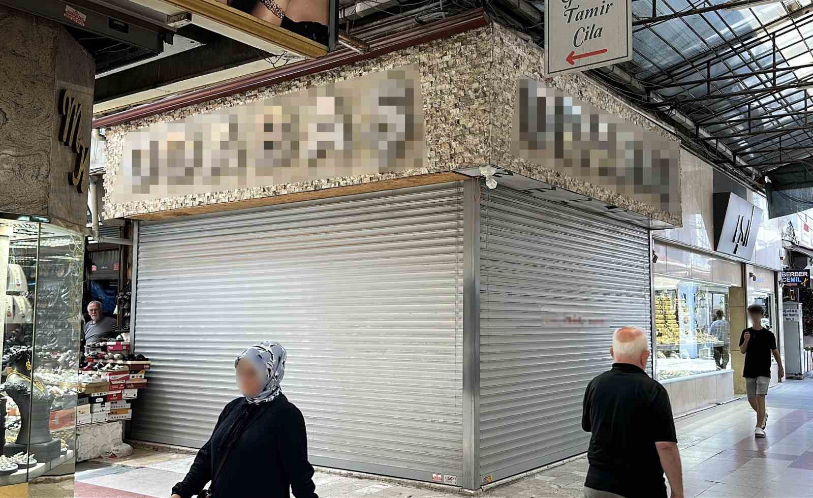 tarihi-carsinin-koklu-kuyumcusu-kepenk-indirdi-magdurlar-emniyete-kostu