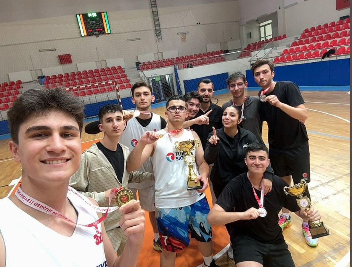 sokaklar-bizim-3x3-basketbol-genclik-kupasi-nda-sampiyon-belli-oldu