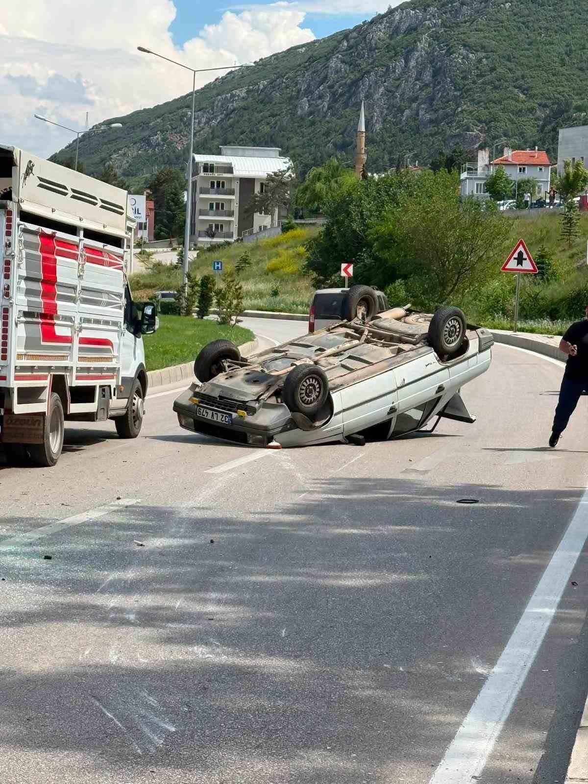 egirdir-de-takla-atan-otomobilin-surucusu-yaralandi