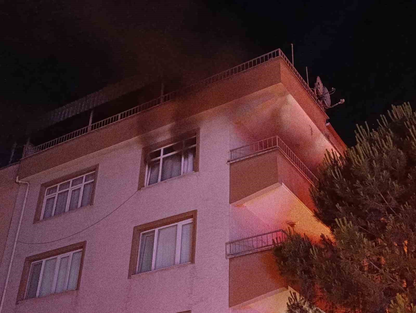 bursa-da-apartman-dairesinde-cikan-yangin-panige-neden-oldu