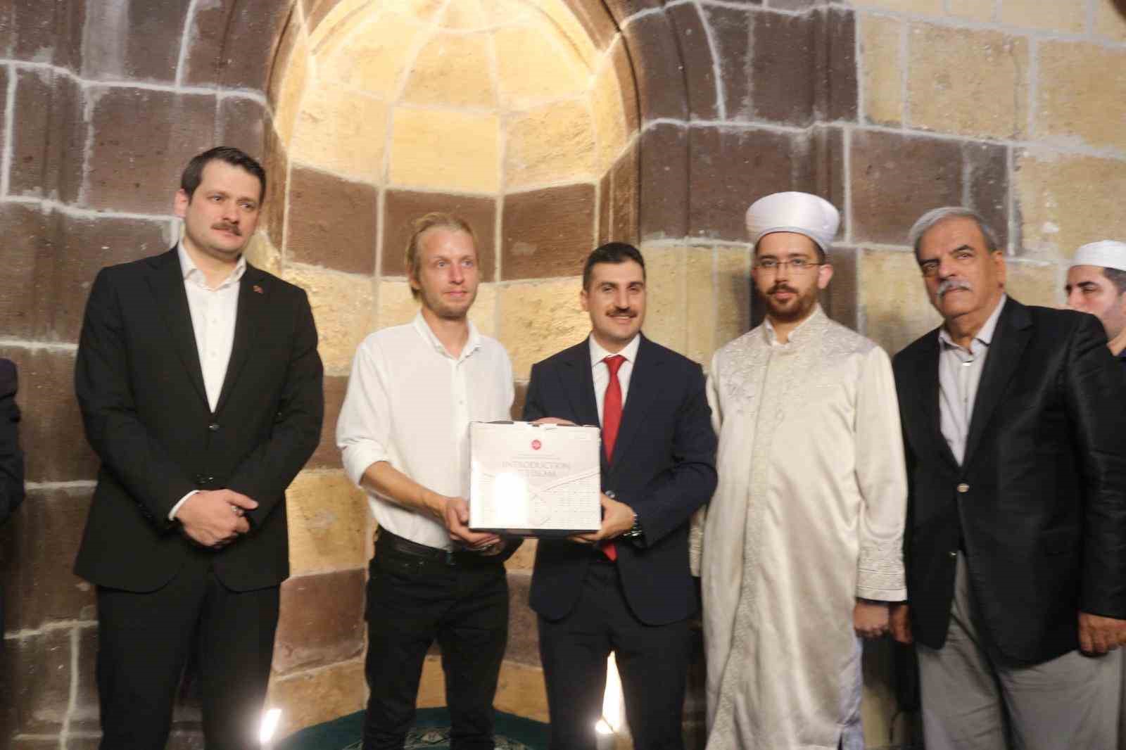 letonyali-turist-van-da-musluman-oldu-andyejs-adini-veysel-olarak-degistirdi