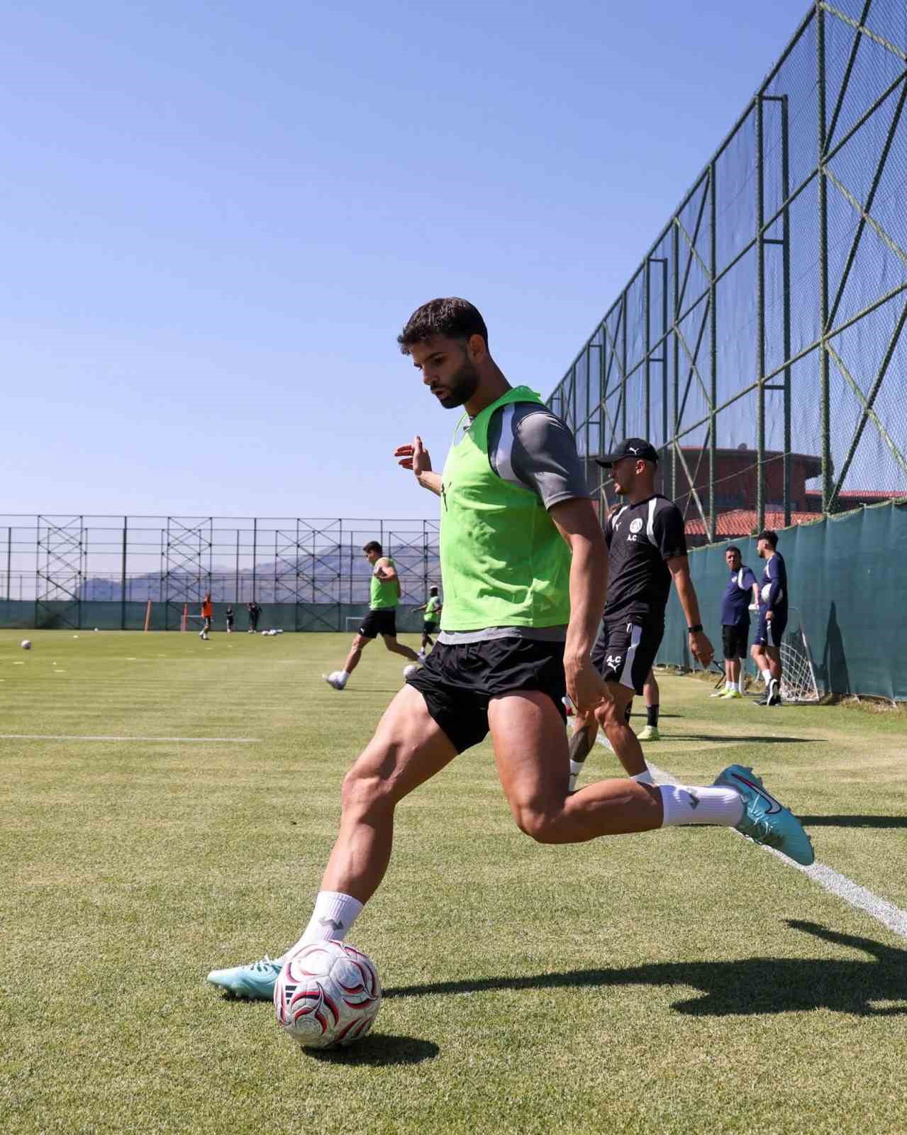 corendon-alanyaspor-yeni-sezon-hazirliklarini-burdur-da-surduruyor