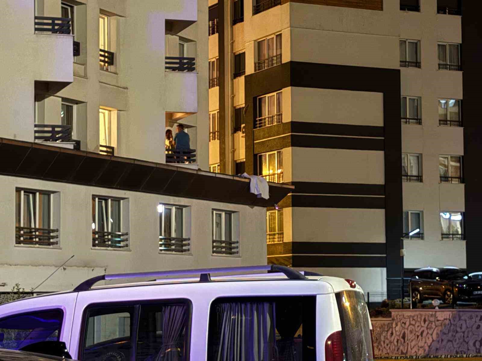 kayseri-de-kadin-cinayeti-otelin-5-inci-katindan-atilan-kadin-hayatini-kaybetti