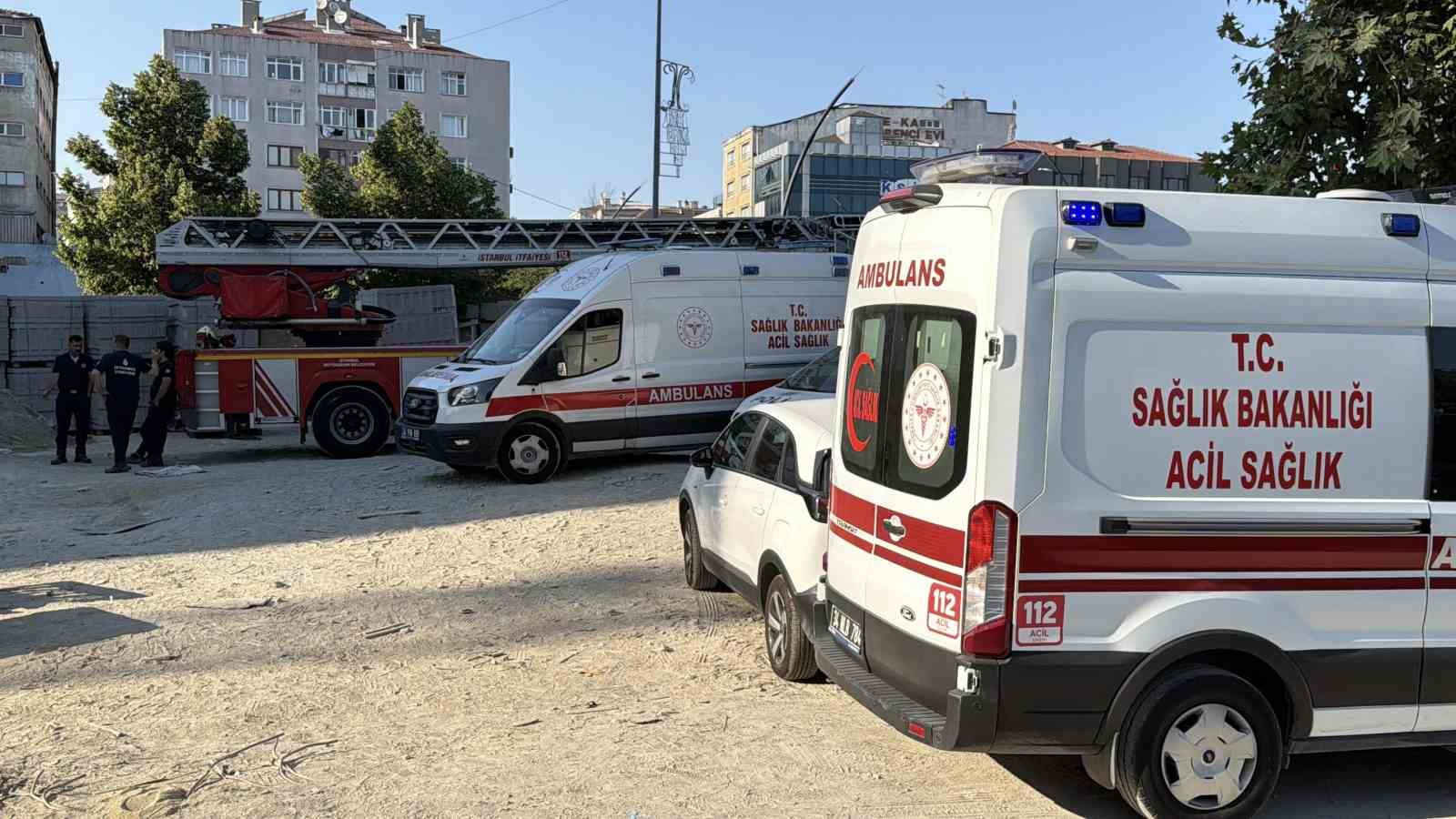 kucukcekmece-de-3-aydir-maas-alamayan-isciler-insaatin-tepesine-ciktilar