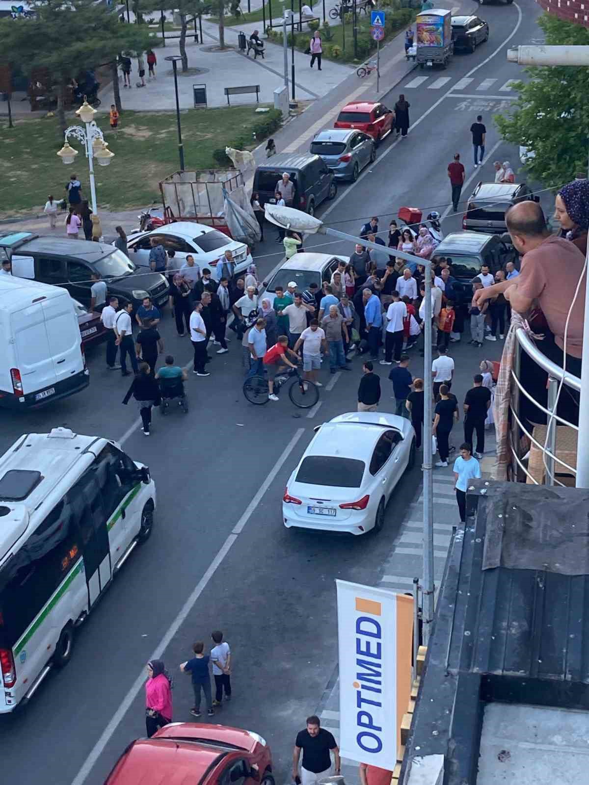 ters-yonden-gelen-otomobil-ile-motosiklet-carpisti-1-yarali