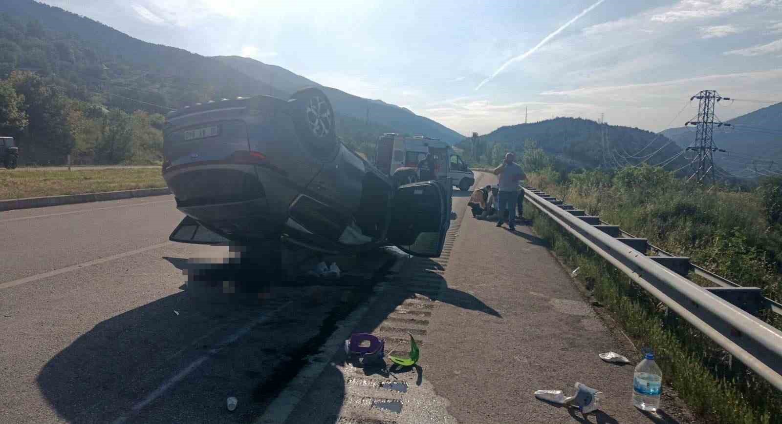 tokat-ta-takla-atan-otomobildeki-1-kisi-oldu-5-kisi-yaralandi