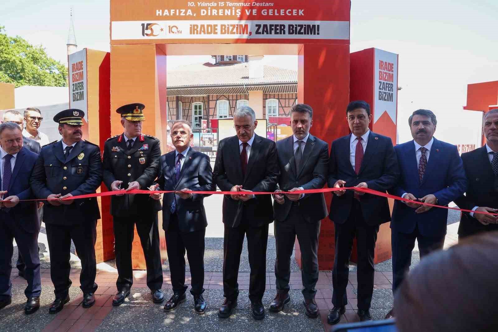 bursa-da-15-temmuz-programi-sehitleri-anarak-basladi