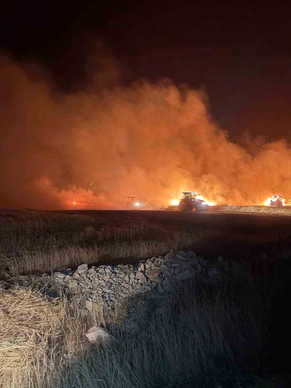 mazidagi-nda-dun-gece-cikan-yanginda-ekili-araziler-zarar-gordu