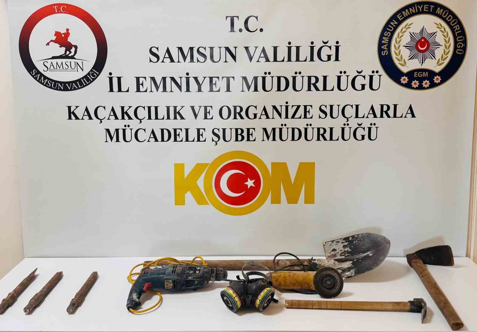 hali-altindaki-gizli-gecit-kacak-kaziyi-ortaya-cikardi