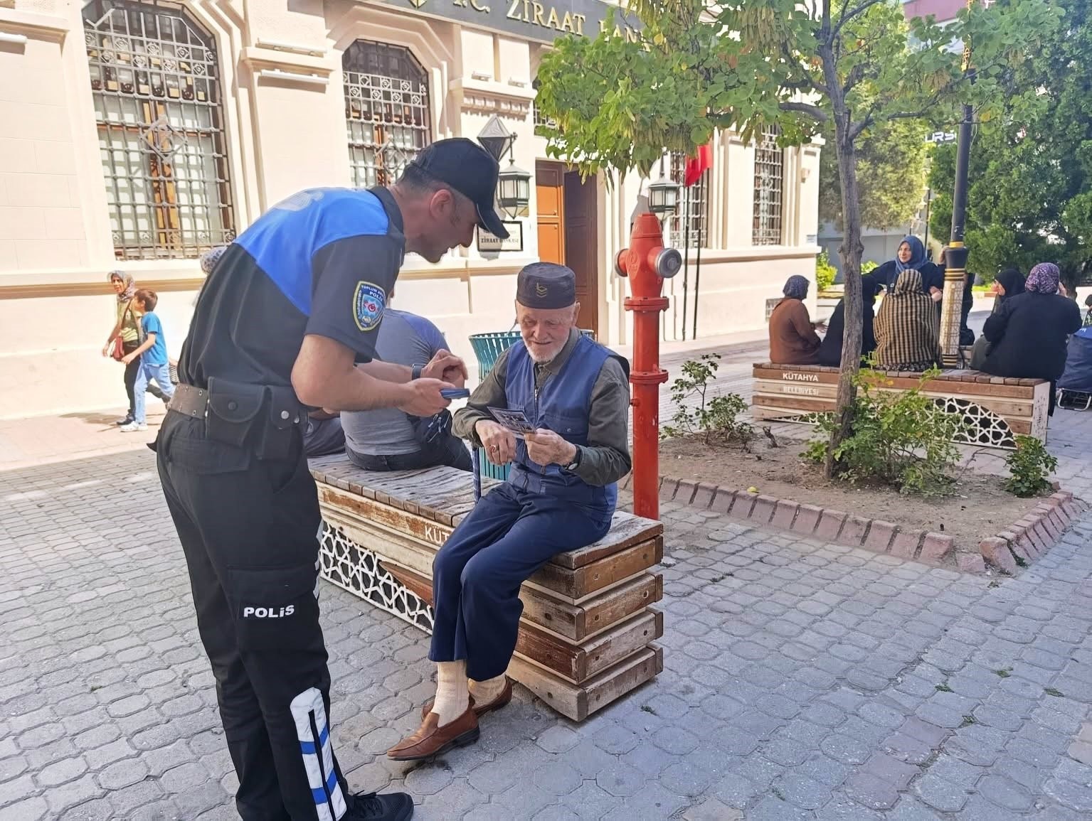 kutahya-da-toplum-destekli-polislerden-dolandiricilik-ve-hirsizlik-uyarisi