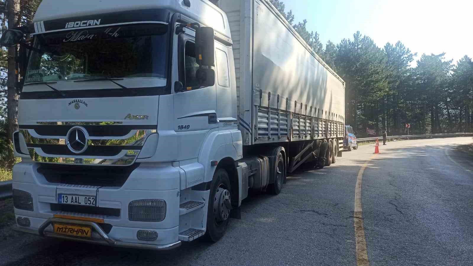 karsi-seride-savrulan-dorse-otomobile-carpti-4-yarali
