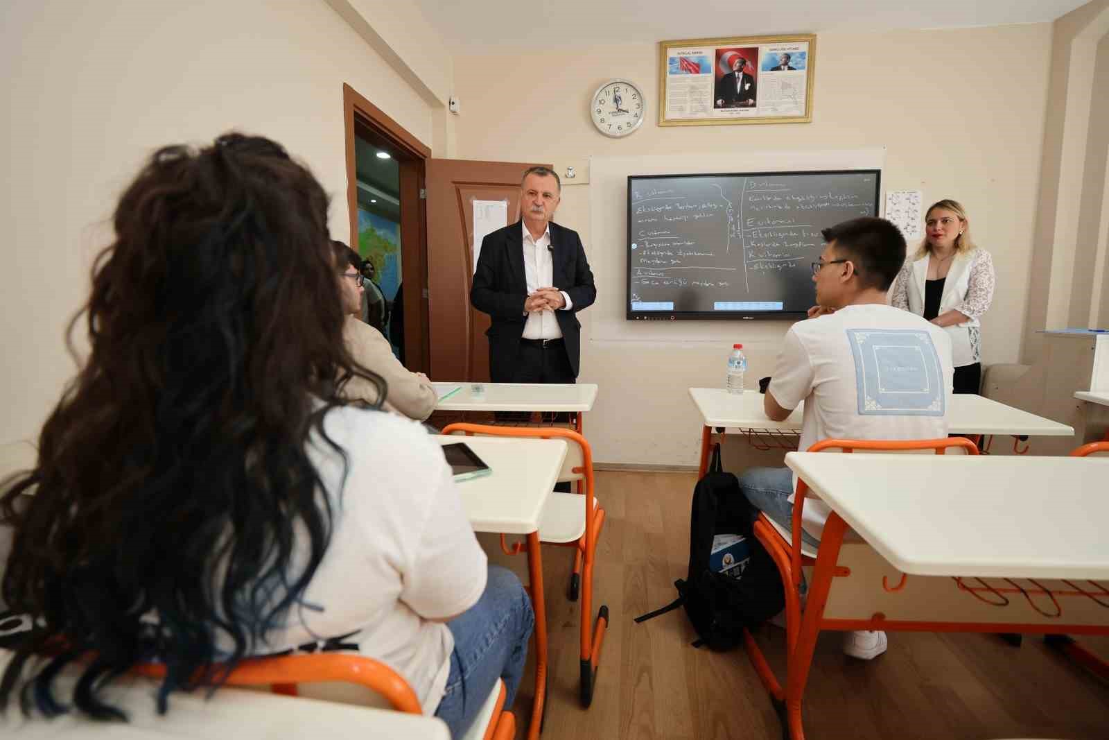 baskan-balaban-yeni-egitim-yilinda-yegem-ogrencileriyle-bulustu
