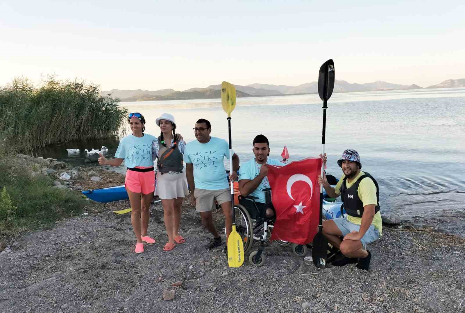 koycegiz-golu-nde-30-agustos-ve-dunya-baris-gunu-nde-iki-devlet-bir-can-mesaji