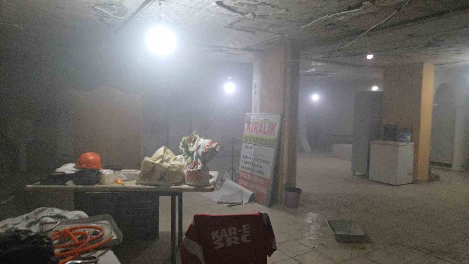 koftecide-yangin-panigi-apartman-ve-esnaf-sikayetci-oldu