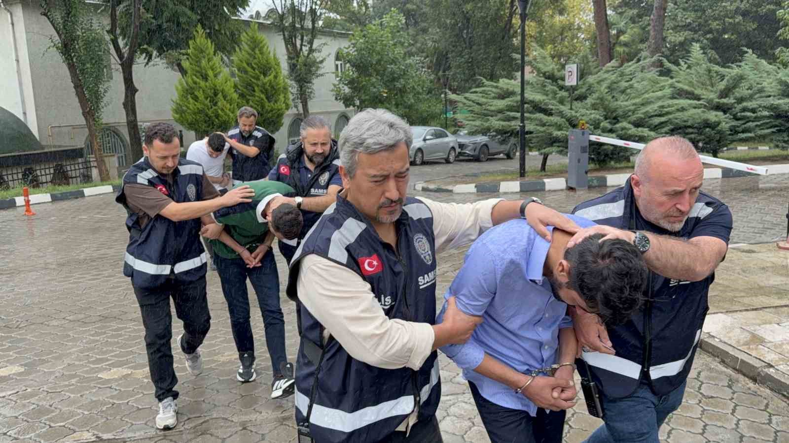 aglayan-kadini-fark-eden-samsun-polisinin-operasyonu-ile-yakalanan-3-kisi-tutuklandi