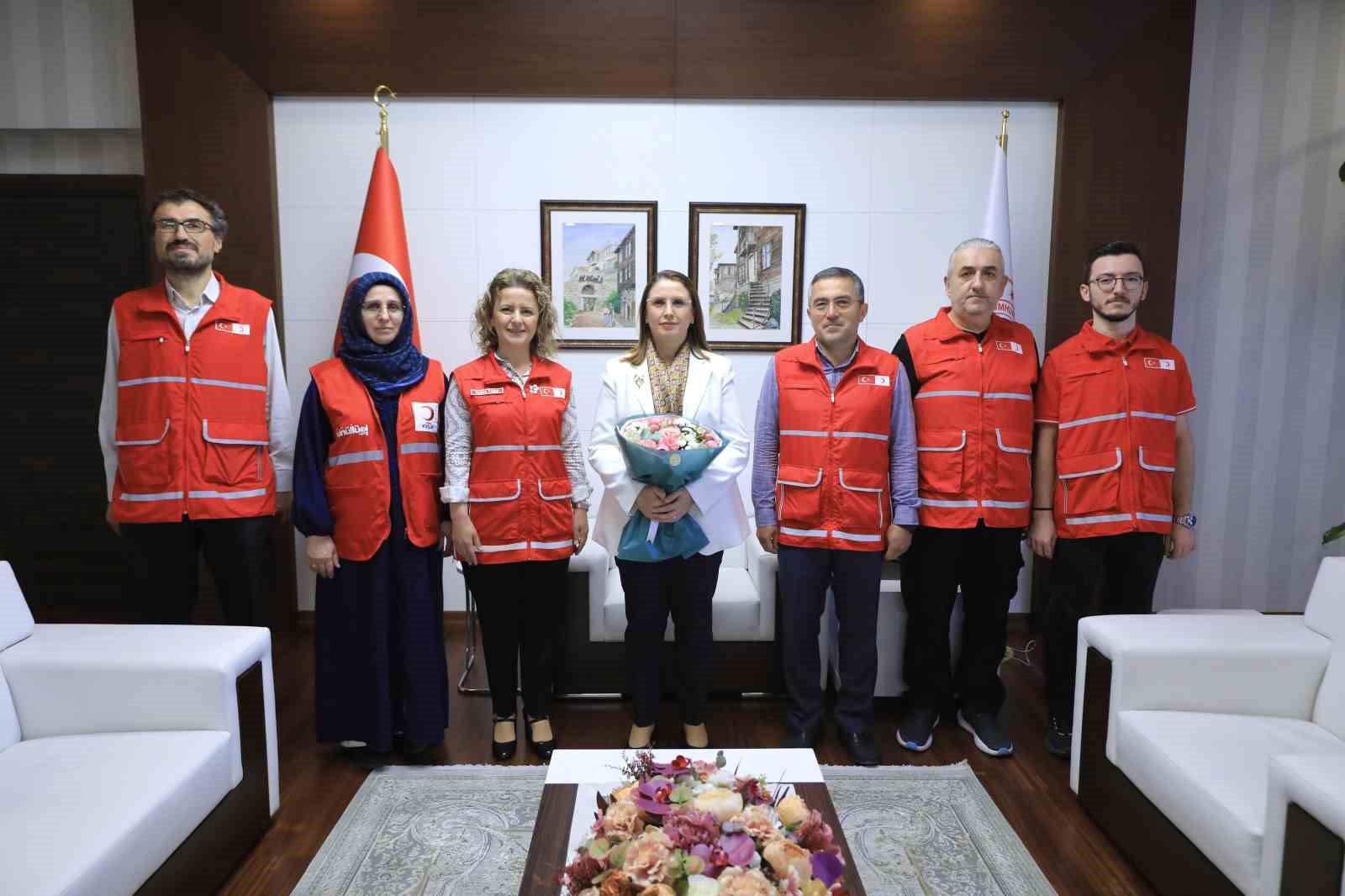 kizilay-dan-vali-nurtac-arslan-a-tesekkur