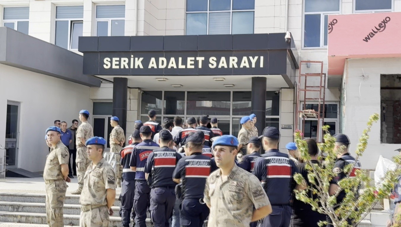 serik-te-uyusturucu-operasyonu-9-gozalti