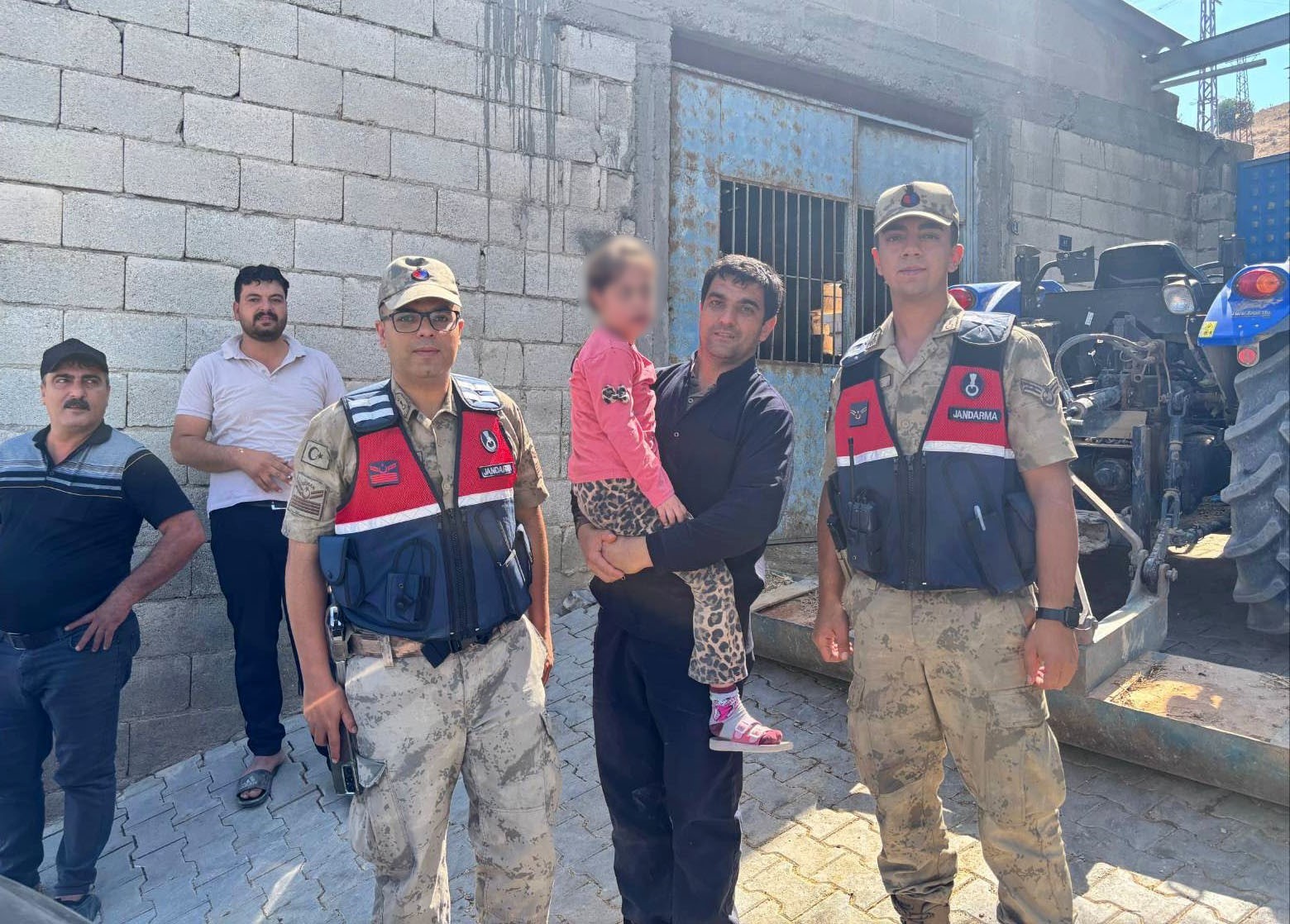 kilis-te-kaybolan-down-sendromlu-cocuk-jandarma-ekiplerince-bulundu