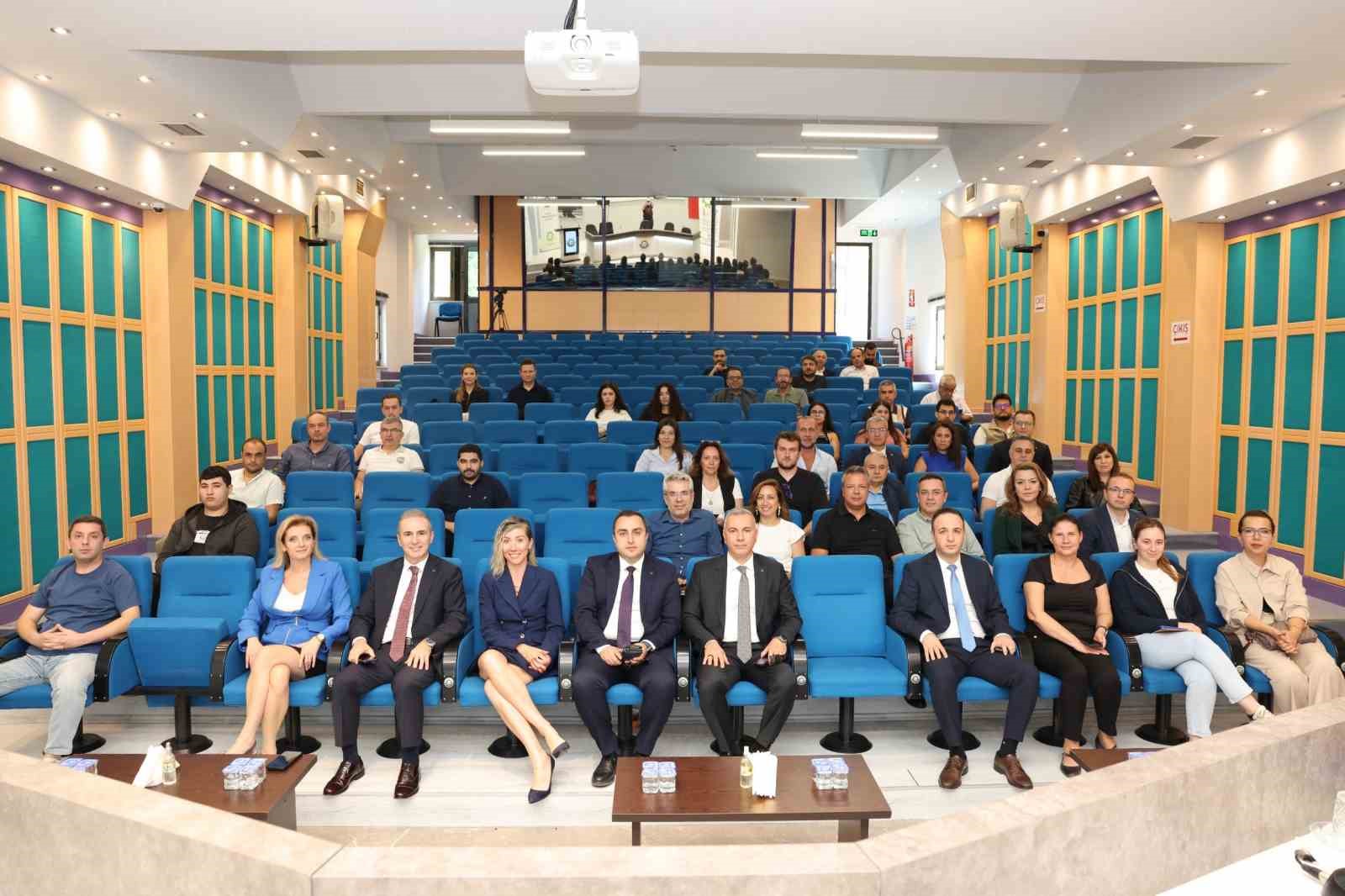 denizli-osb-de-ihracat-sureclerine-yonelik-finansman-ve-risk-yonetimi-cozumleri-ele-alindi