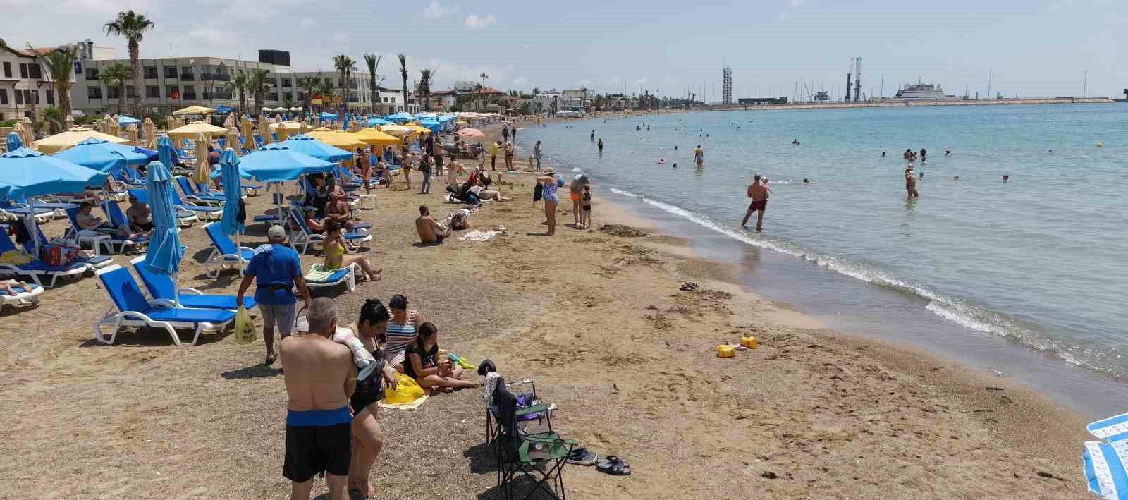 mersin-de-deniz-sezonu-basladi-rus-ucuslarinin-iptali-bolge-turizmini-etkiledi