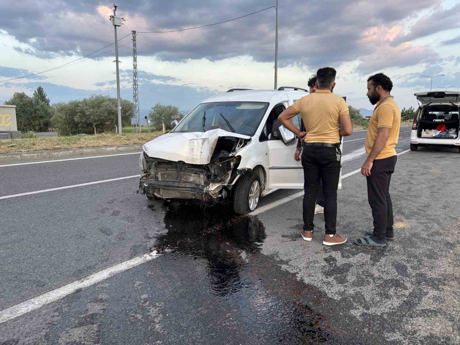 lastigi-patlayan-arac-refujdeki-diregi-devirdi-1-yarali