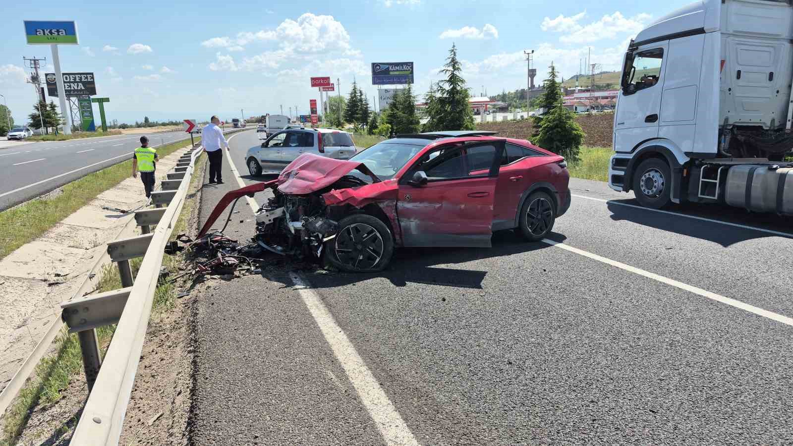 ankara-eskisehir-kara-yolunda-3-aracin-karistigi-trafik-kazasi