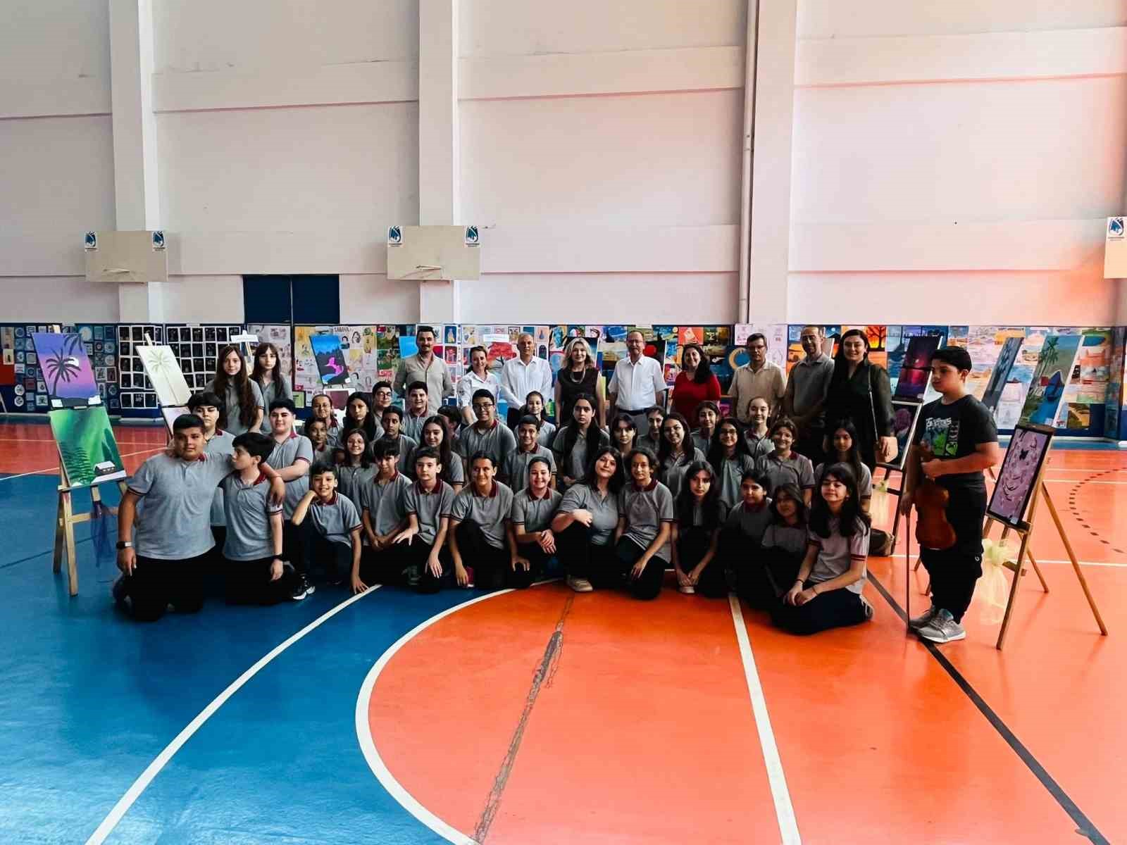 ogrencilerin-hazirladigi-860-eserlik-dev-sergi-goz-kamastirdi