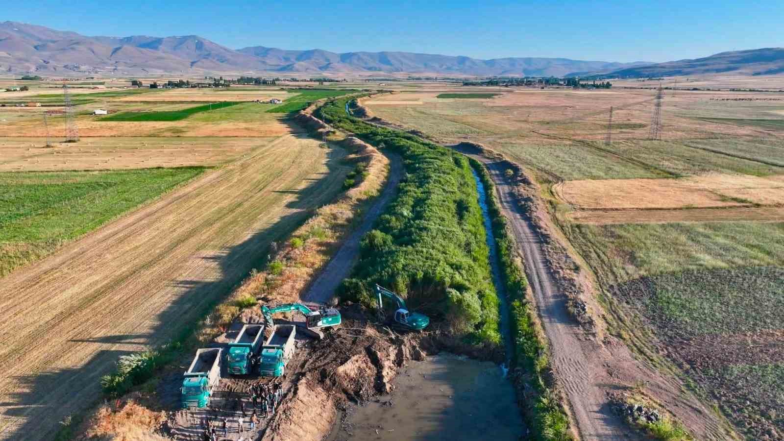 erzincan-da-30-bin-hektarlik-arazi-toplulastirma-projesi-suruyor