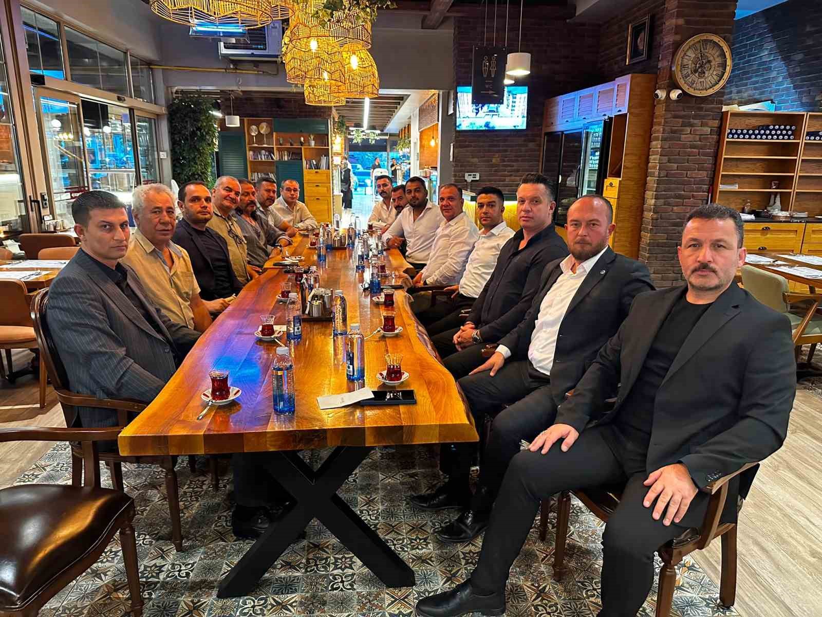 ulku-ocaklari-nin-gecmis-donem-il-baskanlari-yemekte-bulustu